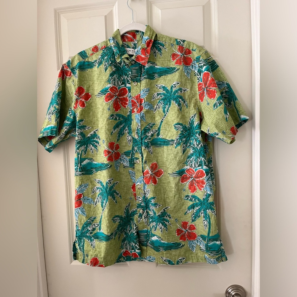 Men's Tori Richard Button-Up Hawaiian Shirt
Green red floral Vacation M cotton